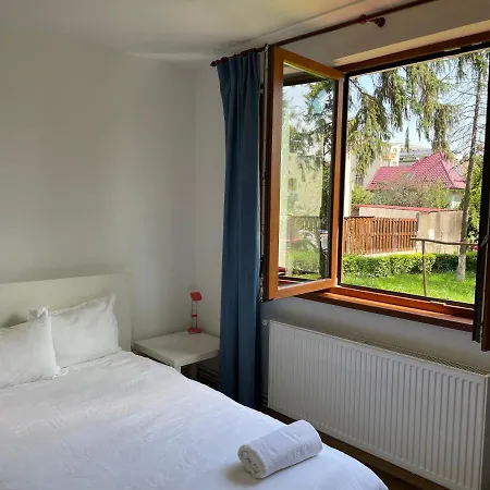 Peles Green Apartment 10 Min Walk To Untold 아파트