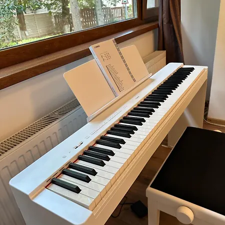 Peles & Piano